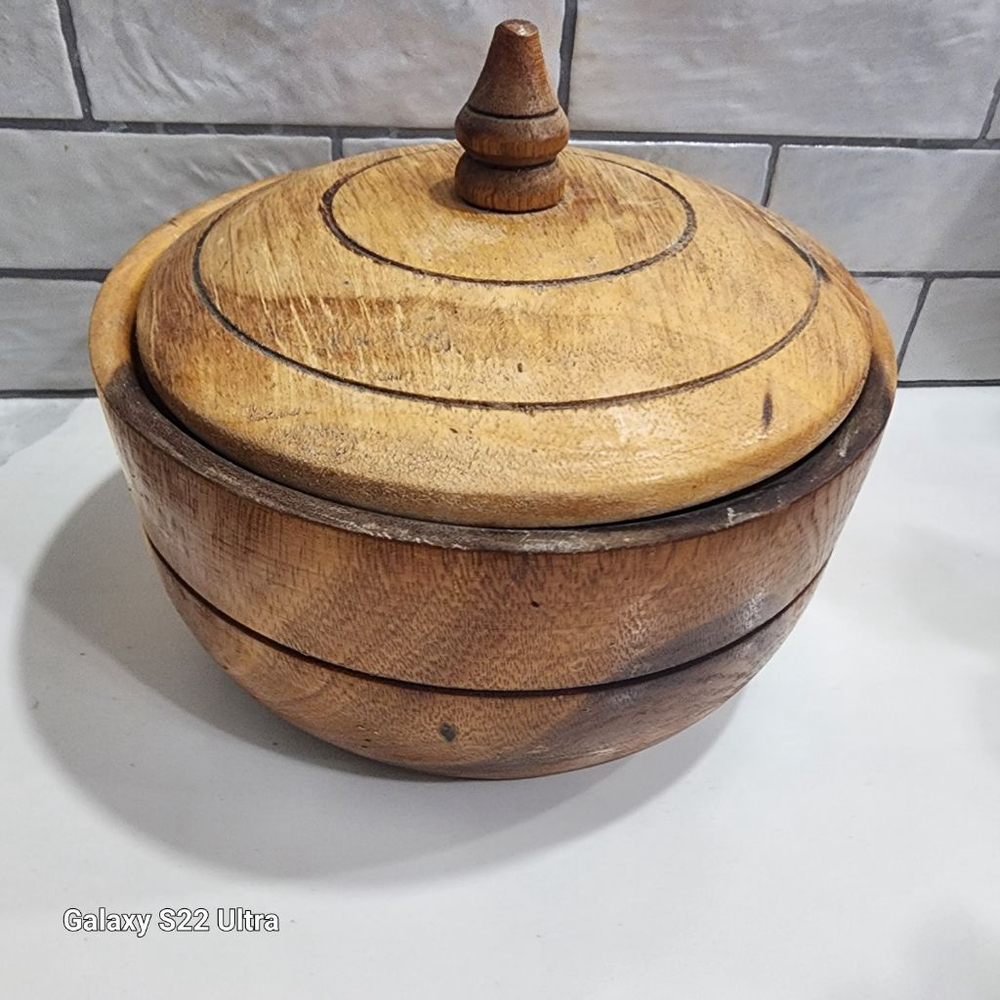 Handcrafted Rustic Bowl with Lid. Large - Picture 2 of 9